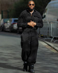 Combinaison homme noire James Suit, coupe droite et jambes resserrées à la cheville, collection Automne 2026 – vue 4
