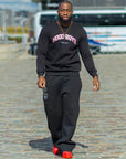 Sweat-shirt noir imprimé Hoodboys porté par un mannequin – vue 6