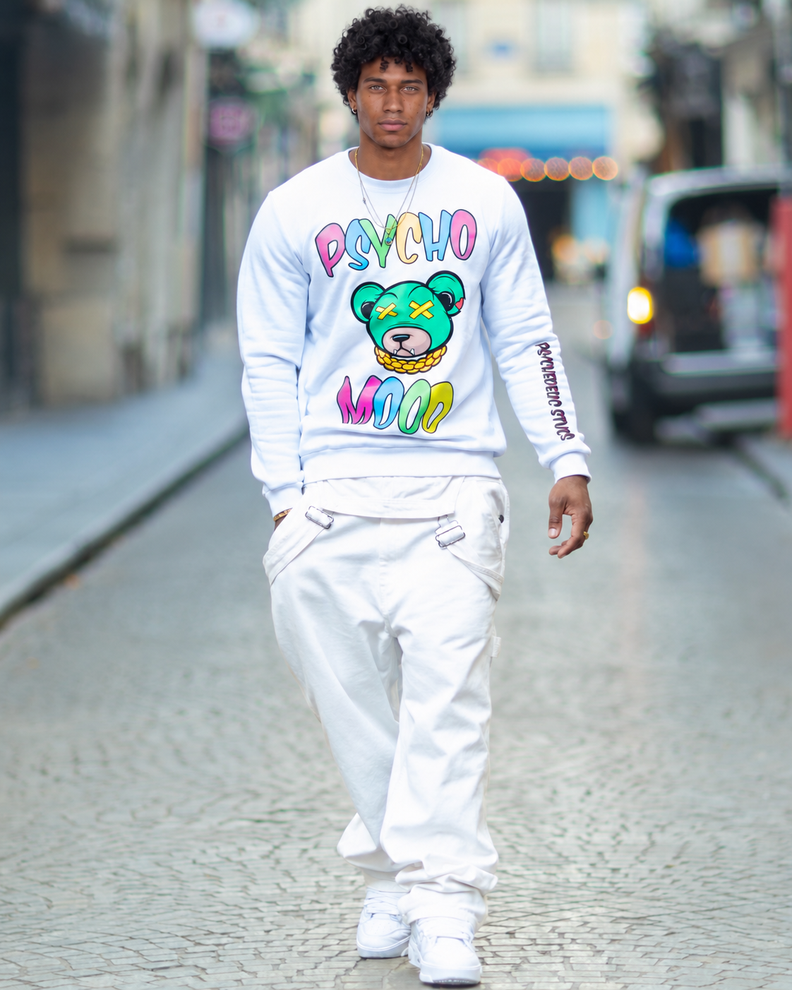 Sweat-shirt blanc imprimé Psycho Mood Khryzmaparise porté par un mannequin de 1,84 m en taille XL – vue 1